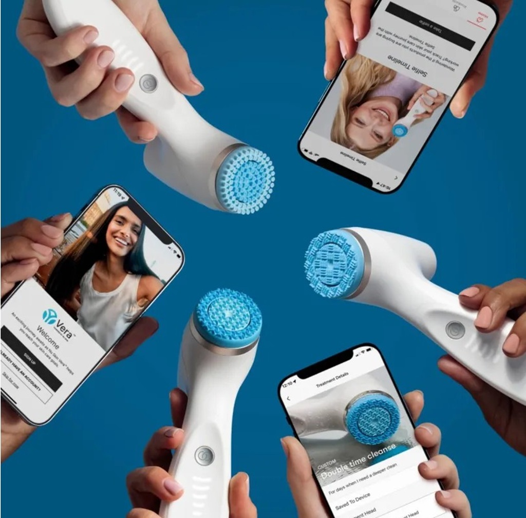 ageLOC LumiSpa iO
Obrazek przedstawia trzy urządzenia ageLOC LumiSpa iO z różnymi typami głowic oraz smartfony z uruchomioną apką Vera